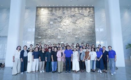 新聞丨金華市婺城區(qū)女企業(yè)家協(xié)會(huì)成員蒞臨今飛控股集團(tuán)參觀考察